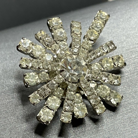 Tiered Rhinestone Starburst Fire Work Unsigned Clip On Earring Designer Single. - Picture 4 of 12